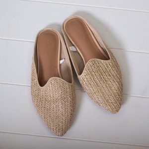 Straw stiletto's flats